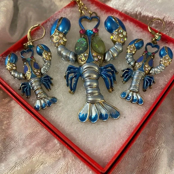 BETSEY JOHNSON COLORFUL RETICULATED LOBSTER PENDANT 30” NECKLACE + BONUS - Picture 9 of 14